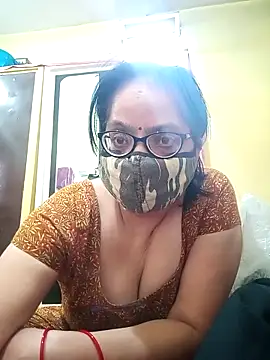 Snapshot of heenage chatting on 9, 10, 2025 heenage online show from 9, 10, 2025