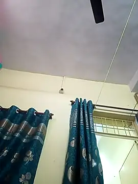 Snapshot of heenage chatting on 12, 10, 2025 heenage online show from 12, 10, 2025