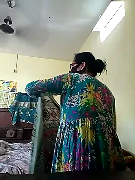 heenage online show from 7, 4, 2026