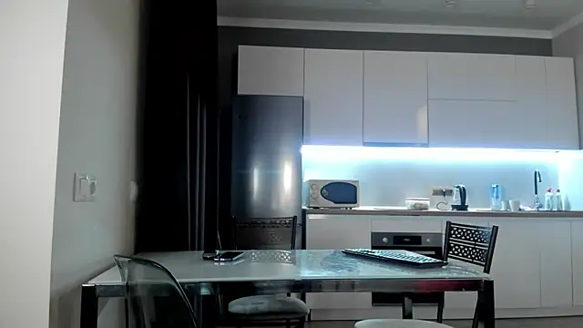 Emma Flin online show from 14, 12, 2024