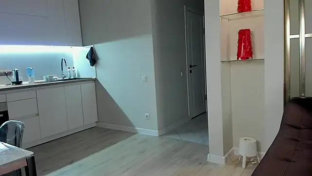 Emma Flin online show from 6, 1, 2025