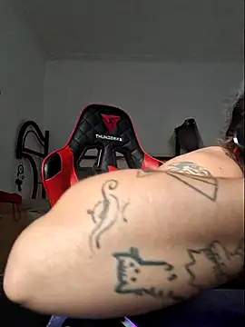 Snapshot of luuhcat09 chatting on 13, 10, 2025 luuhcat09 online show from 13, 10, 2025