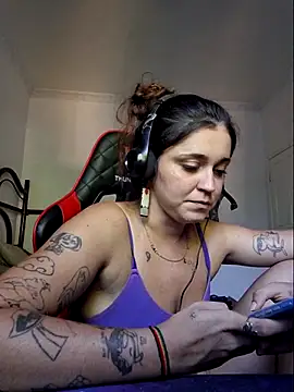 Snapshot of luuhcat09 chatting on 24, 10, 2025 luuhcat09 online show from 24, 10, 2025