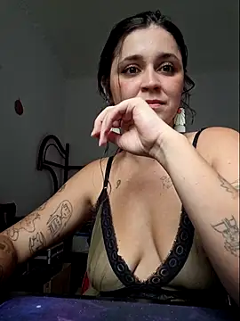 Snapshot of luuhcat09 chatting on 29, 10, 2025 luuhcat09 online show from 29, 10, 2025