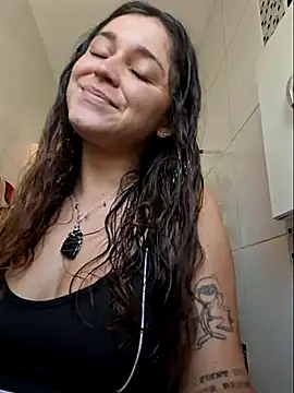 Snapshot of luuhcat09 chatting on 11, 11, 2025 luuhcat09 online show from 11, 11, 2025