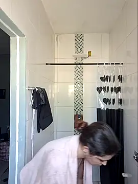 Snapshot of luuhcat09 chatting on 1, 12, 2025 luuhcat09 online show from 1, 12, 2025