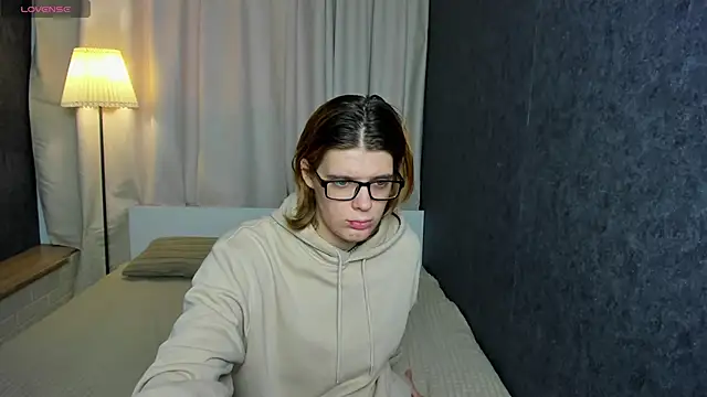 KIKI Krash online show from 8, 3, 2025