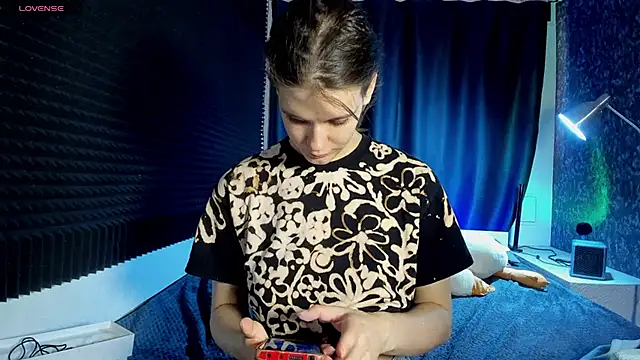 KIKI Krash online show from 8, 3, 2026