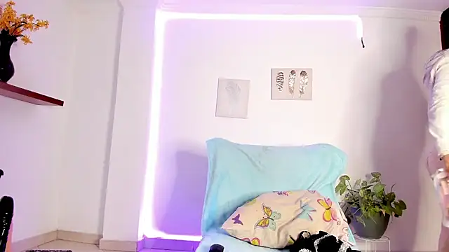 Snapshot of anniesweet- chatting on 13, 11, 2025 anniesweet- online show from 13, 11, 2025