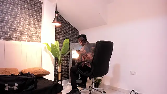 Dantesuarez28 online show from 15, 12, 2025