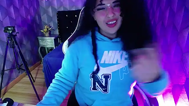 Sofiacowperx online show from 15, 2, 2025