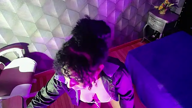 Sofiacowperx online show from 19, 2, 2025