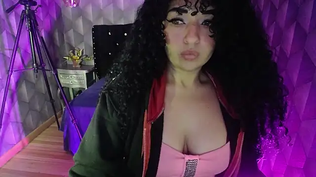 Sofiacowperx online show from 26, 2, 2025