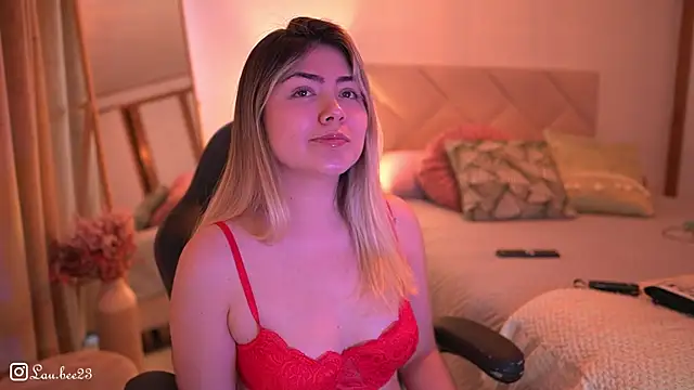 Lau Bee online show from 8, 11, 2025