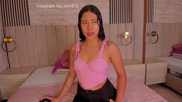 Snapshot of laura_smith33 chatting on 8, 9, 2025 laura smith33 online show from 8, 9, 2025