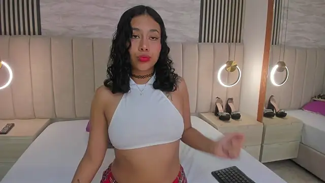 Snapshot of laura_smith33 chatting on 15, 10, 2025 laura smith33 online show from 15, 10, 2025