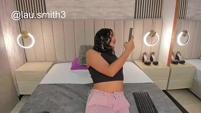 Snapshot of laura_smith33 chatting on 4, 11, 2025 laura smith33 online show from 4, 11, 2025