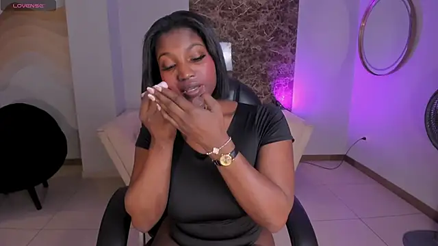 Snapshot of SavannahStorm chatting on 30, 11, 2025 SavannahStorm online show from 30, 11, 2025