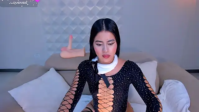 IsabellaHill  online show from 17, 12, 2024