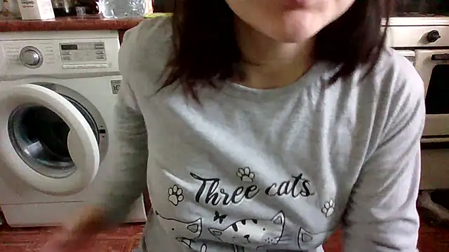 MikaKors online show from 15, 2, 2025