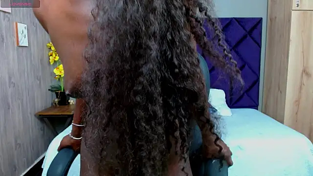 Nahomi-Hill online show from 18, 1, 2025