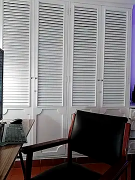 Adel Nesbiit online show from 4, 3, 2026