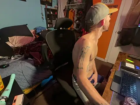 Snapshot of RuffClvb chatting on 4, 12, 2024 RuffClvb online show from 4, 12, 2024