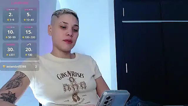 Snapshot of Charlee_pink chatting on 4, 12, 2024 Charlee pink online show from 4, 12, 2024