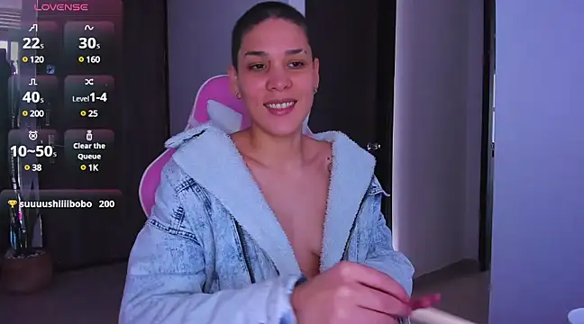 Snapshot of Charlee_pink chatting on 4, 1, 2025 Charlee pink online show from 4, 1, 2025