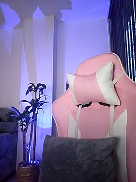 Snapshot of Charlee_pink chatting on 5, 1, 2025 Charlee pink online show from 5, 1, 2025