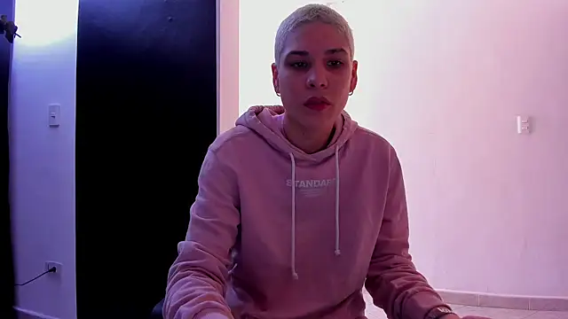 Snapshot of Charlee_pink chatting on 10, 9, 2025 Charlee pink online show from 10, 9, 2025