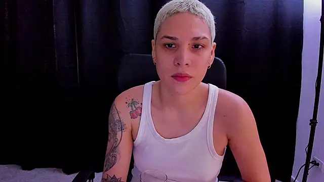 Snapshot of Charlee_pink chatting on 16, 9, 2025 Charlee pink online show from 16, 9, 2025