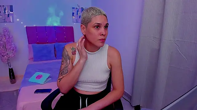 Snapshot of Charlee_pink chatting on 22, 9, 2025 Charlee pink online show from 22, 9, 2025