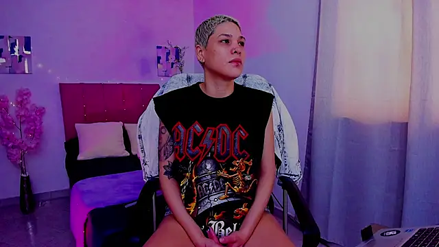Snapshot of Charlee_pink chatting on 2, 10, 2025 Charlee pink online show from 2, 10, 2025