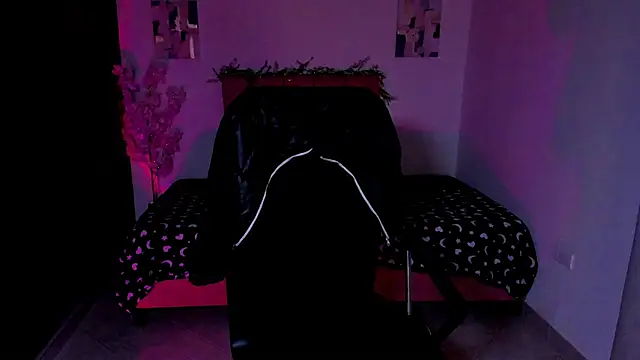 Snapshot of Charlee_pink chatting on 8, 10, 2025 Charlee pink online show from 8, 10, 2025