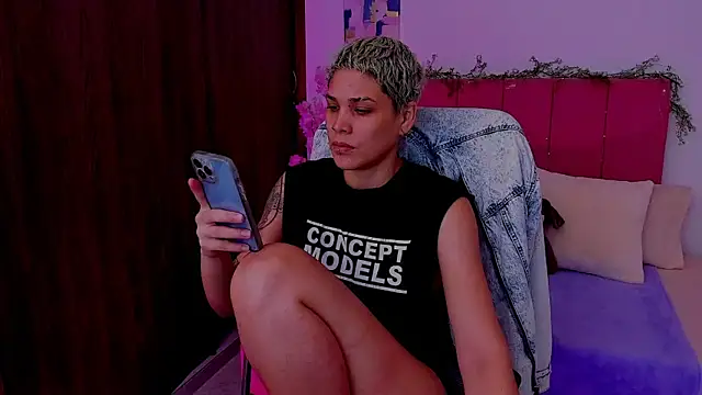 Snapshot of Charlee_pink chatting on 17, 10, 2025 Charlee pink online show from 17, 10, 2025
