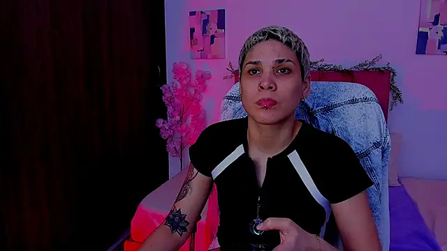 Snapshot of Charlee_pink chatting on 18, 10, 2025 Charlee pink online show from 18, 10, 2025