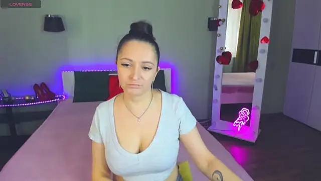 AngellLika online show from 5, 10, 2025