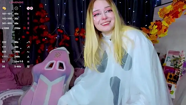 ElswythCovil online show from 28, 10, 2025