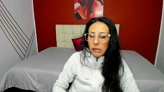 Snapshot of Abrillee1 chatting on 21, 12, 2024 Abrillee1 online show from 21, 12, 2024