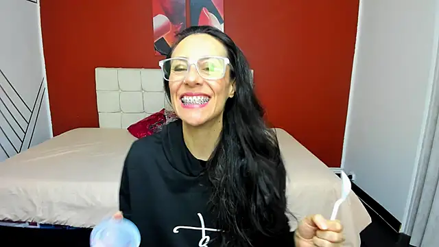 Snapshot of Abrillee1 chatting on 28, 12, 2024 Abrillee1 online show from 28, 12, 2024