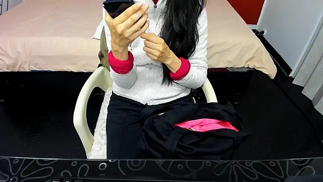 Snapshot of Abrillee1 chatting on 4, 1, 2025 Abrillee1 online show from 4, 1, 2025