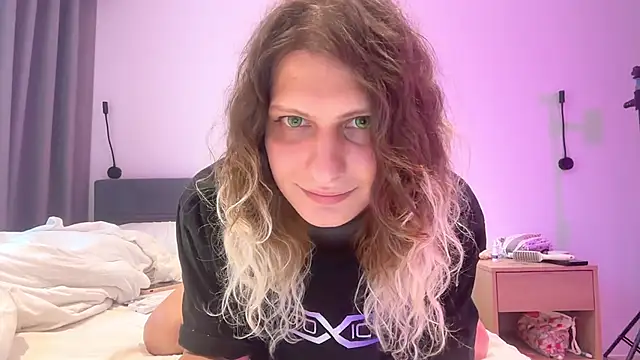 Snapshot of Alice_Pinkhead chatting on 16, 10, 2025 Alice Pinkhead online show from 16, 10, 2025