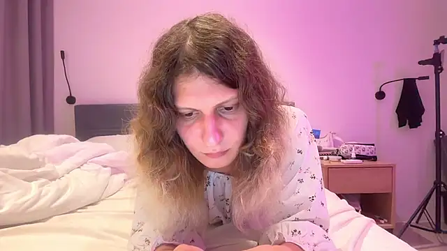 Snapshot of Alice_Pinkhead chatting on 27, 10, 2025 Alice Pinkhead online show from 27, 10, 2025