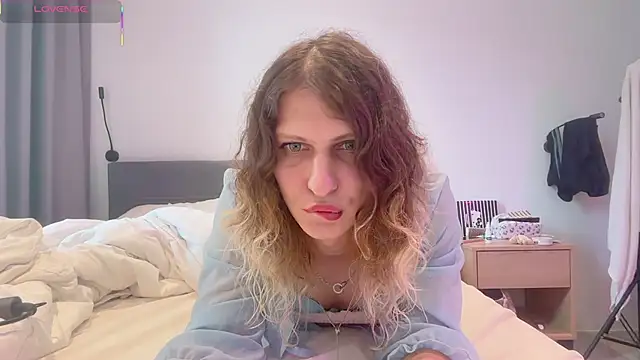 Snapshot of Alice_Pinkhead chatting on 4, 11, 2025 Alice Pinkhead online show from 4, 11, 2025