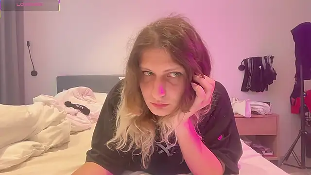 Snapshot of Alice_Pinkhead chatting on 10, 11, 2025 Alice Pinkhead online show from 10, 11, 2025