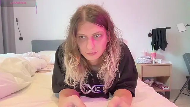 Snapshot of Alice_Pinkhead chatting on 17, 11, 2025 Alice Pinkhead online show from 17, 11, 2025