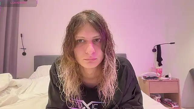 Snapshot of Alice_Pinkhead chatting on 21, 11, 2025 Alice Pinkhead online show from 21, 11, 2025