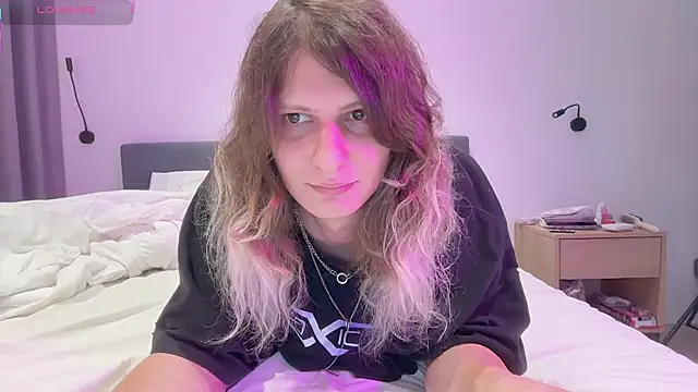 Snapshot of Alice_Pinkhead chatting on 27, 11, 2025 Alice Pinkhead online show from 27, 11, 2025