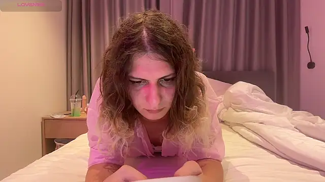 Snapshot of Alice_Pinkhead chatting on 18, 12, 2025 Alice Pinkhead online show from 18, 12, 2025